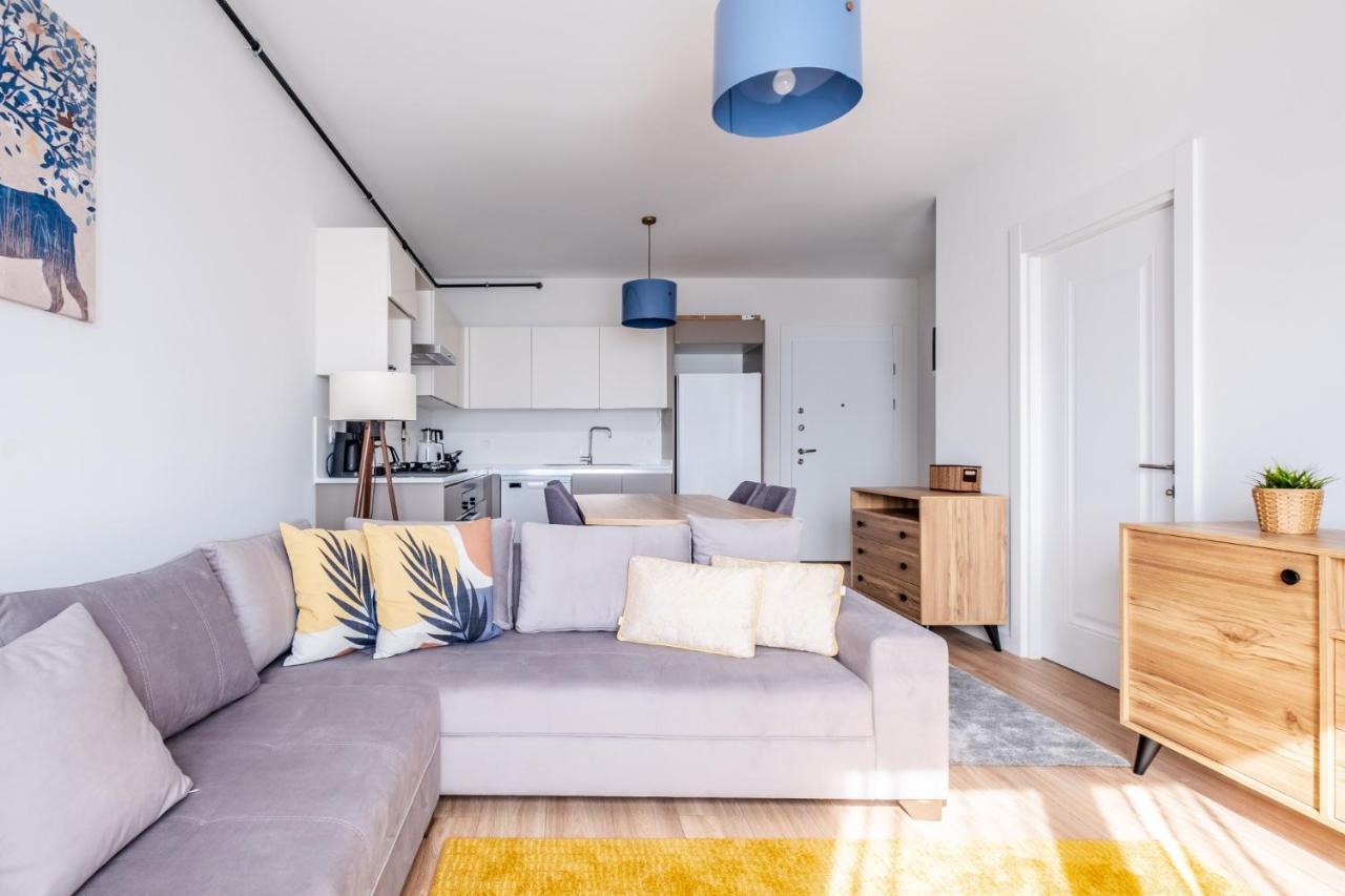 Flat Close To Viaport Asia Shopping Mall *